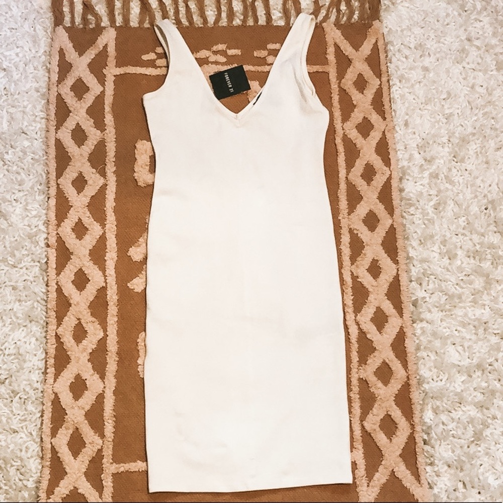 🌟BodyCon Forever 21 White Dress